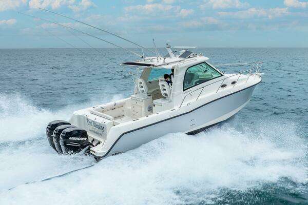 Boston Whaler 345 Conquest Yacht For Sale