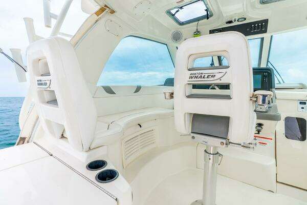 Boston Whaler 345 Conquest Yacht For Sale