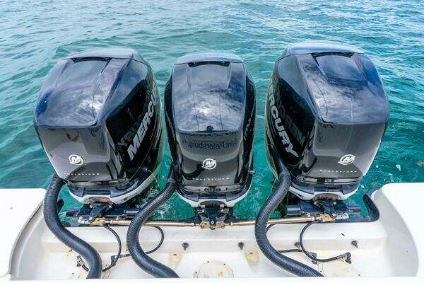 Boston Whaler 345 Conquest Yacht For Sale