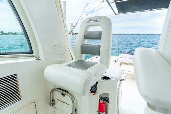 Boston Whaler 345 Conquest Yacht For Sale