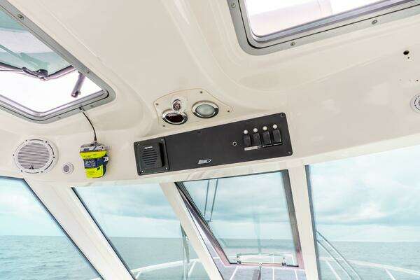 Boston Whaler 345 Conquest Yacht For Sale