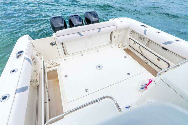 Boston Whaler 345 Conquest Yacht For Sale