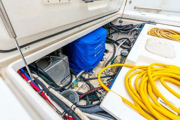 Boston Whaler 345 Conquest Yacht For Sale