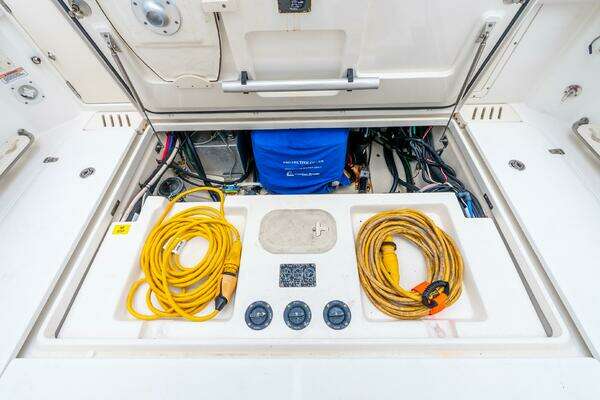 Boston Whaler 345 Conquest Yacht For Sale
