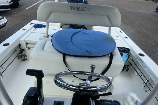 24ft Pathfinder Yacht For Sale