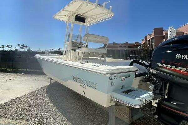 Photo of the 2016 Pathfinder 2400 TRS