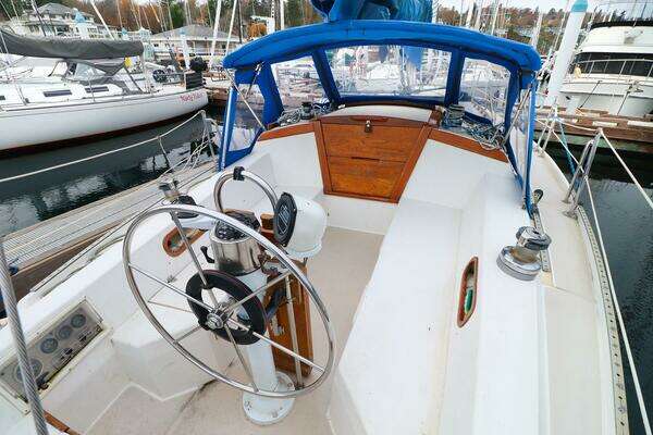 Photo of the 1987 Catalina 34 "Scrimshander"