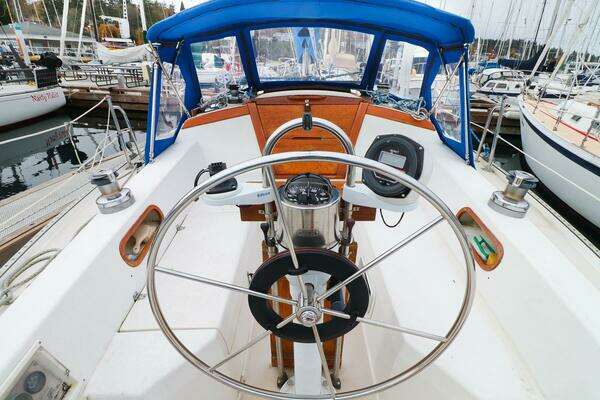 Photo of the 1987 Catalina 34 "Scrimshander"