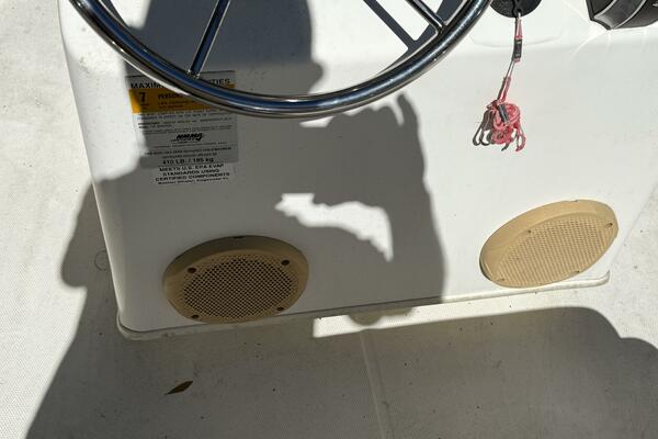 17ft Boston Whaler Yacht For Sale