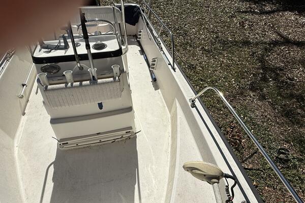 17ft Boston Whaler Yacht For Sale