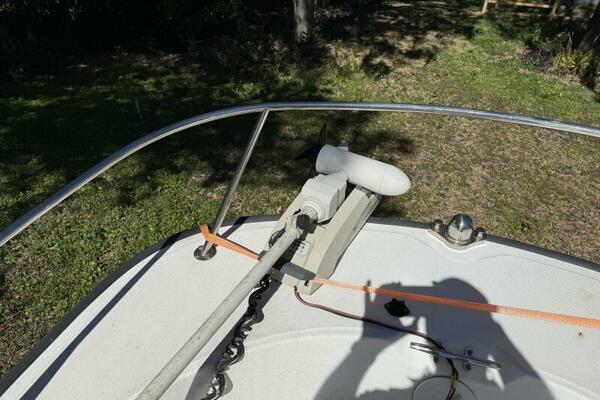 17ft Boston Whaler Yacht For Sale