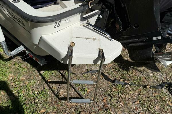 17ft Boston Whaler Yacht For Sale