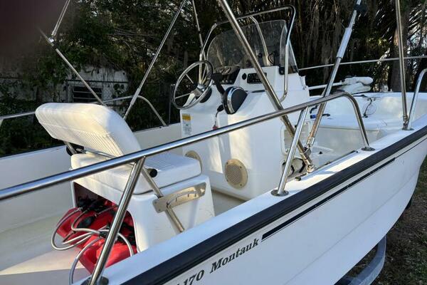 17ft Boston Whaler Yacht For Sale