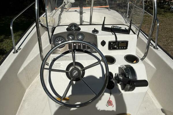 17ft Boston Whaler Yacht For Sale