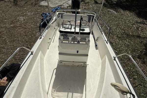 17ft Boston Whaler Yacht For Sale