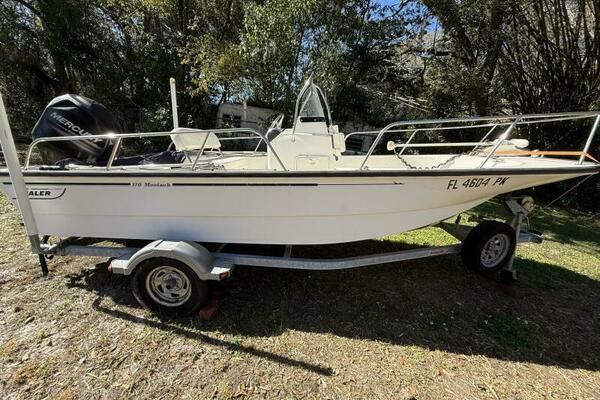 17ft Boston Whaler Yacht For Sale