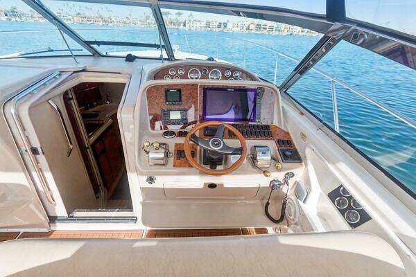 Photo of the 2000 Sea Ray 370 Express Cruiser "SANDIE LEE"