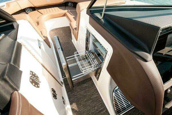 Cobalt 30SC Yacht For Sale