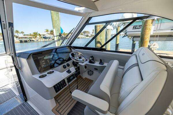 Regal LX 36 Yacht For Sale