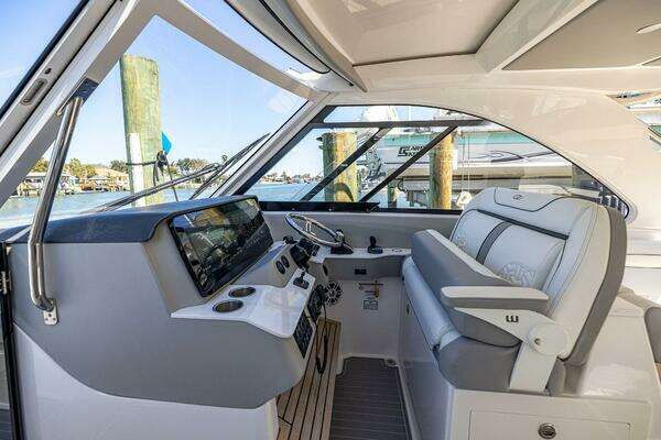 Regal LX 36 Yacht For Sale