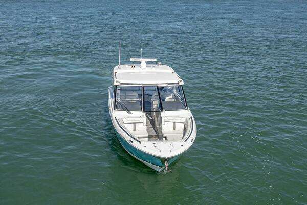 Regal LX 36 Yacht For Sale