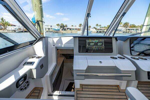 Regal LX 36 Yacht For Sale