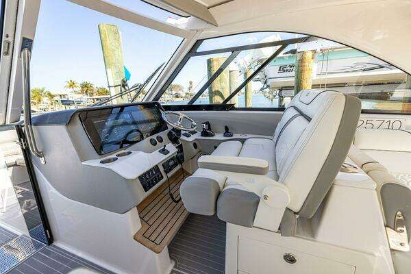 Regal LX 36 Yacht For Sale