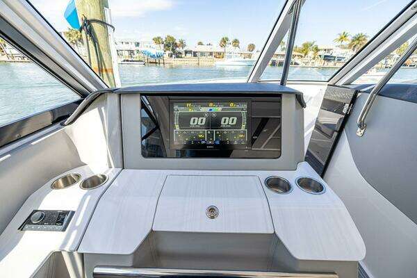 Regal LX 36 Yacht For Sale