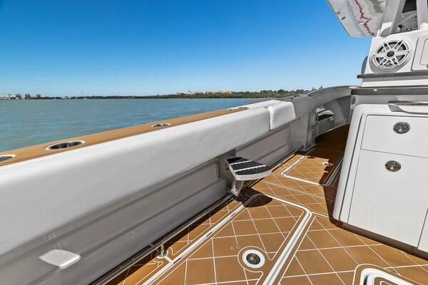 42ft HCB Yacht For Sale