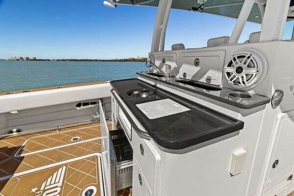 Hydra-Sports 4200 Siesta Yacht For Sale