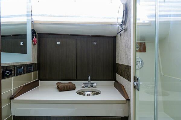 Bertram 38 - FIELD & SEA - Head