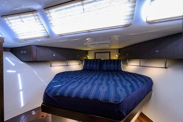 Bertram 38 - FIELD & SEA - Statetoom