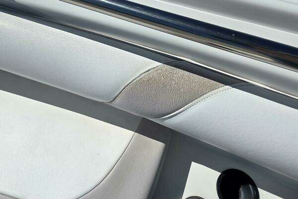 Photo of the 2006 Boston Whaler 270 Outrage "Horse Play"