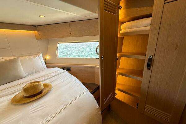 Beneteau Swift Trawler 54 Yacht For Sale