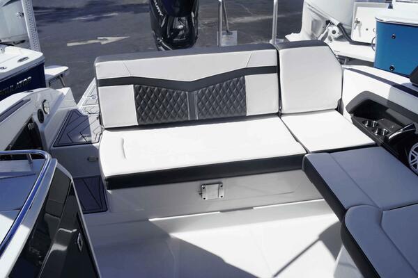 28ft Monterey Yacht For Sale