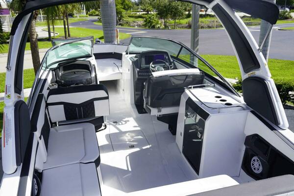 28ft Monterey Yacht For Sale