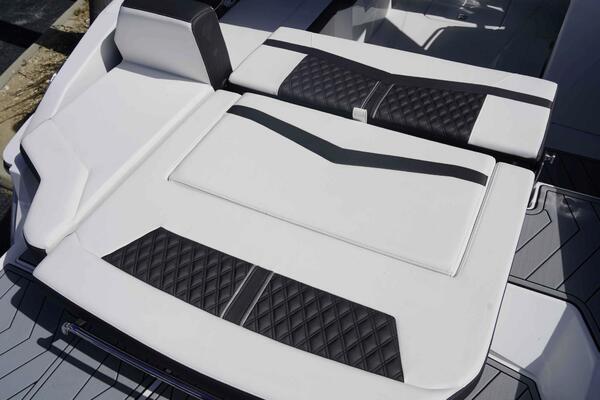 28ft Monterey Yacht For Sale