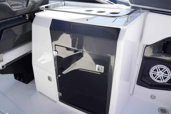 28ft Monterey Yacht For Sale