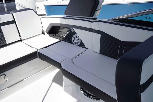 28ft Monterey Yacht For Sale