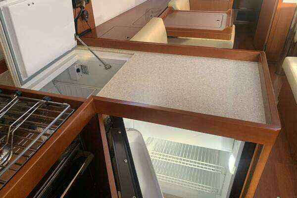 Beneteau 45 Yacht For Sale