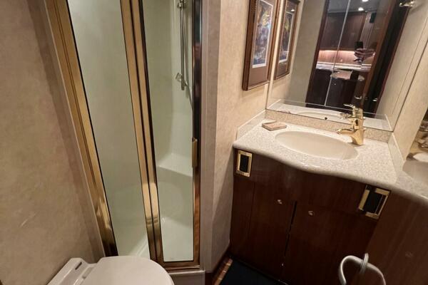 Viking 52 SILENT PARTNER - Guest Head