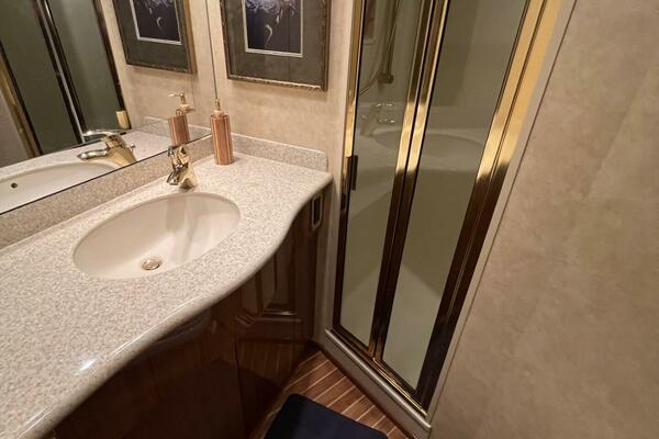 Viking 52 SILENT PARTNER - Master Stateroom Ensuite Head