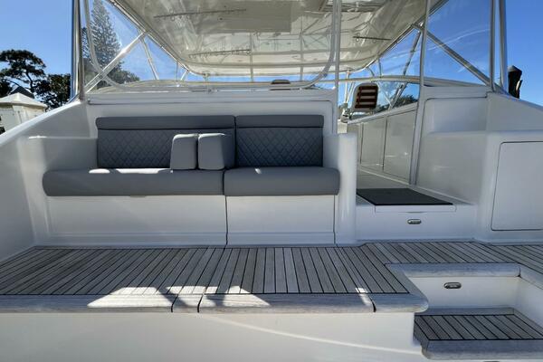 Viking 52 SILENT PARTNER - Cockpit Mezzanine Seating