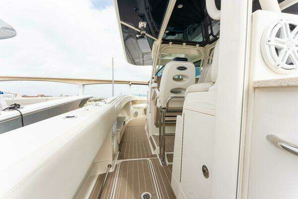 Hydra-Sports 4200 Siesta Yacht For Sale