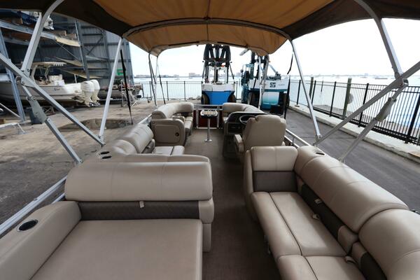 24ft Sun Tracker Yacht For Sale