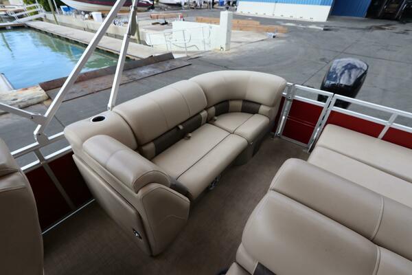 24ft Sun Tracker Yacht For Sale
