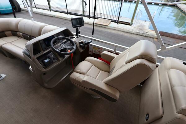 24ft Sun Tracker Yacht For Sale