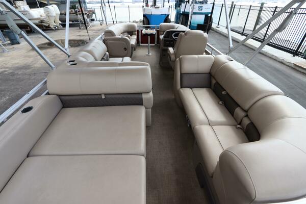 24ft Sun Tracker Yacht For Sale