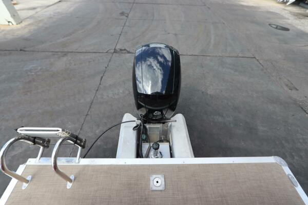 24ft Sun Tracker Yacht For Sale