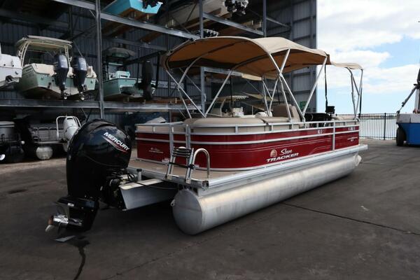 24ft Sun Tracker Yacht For Sale